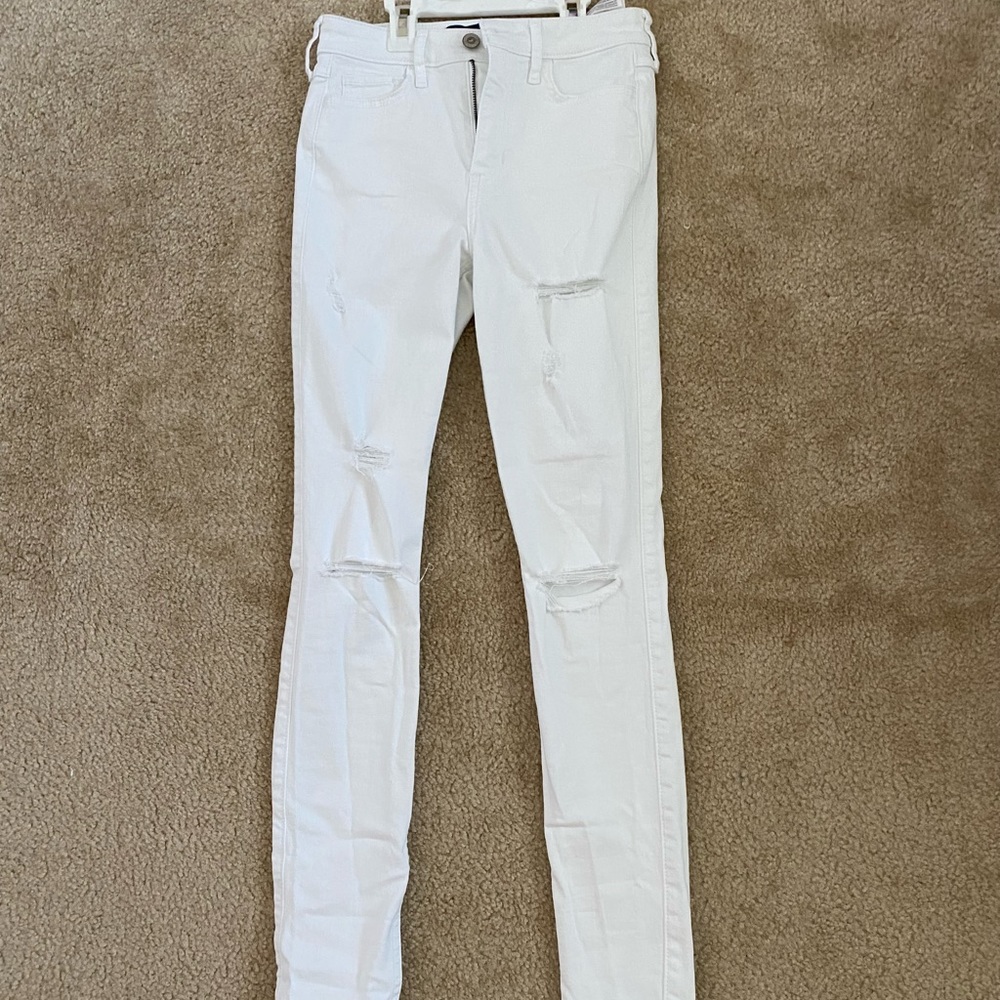 White Hollister ripped jeans. Size 1 W 25